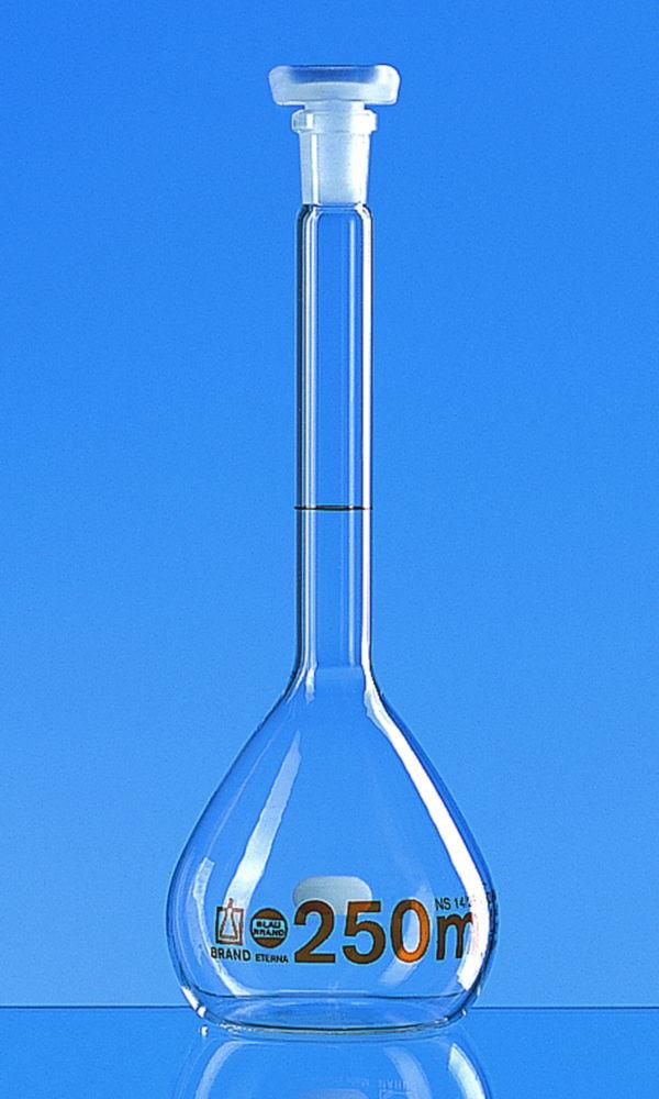 BRAND BLAUBRAND ETERNA Volumetric Flask, Class A, DE-M, 25 ml, NS 10/19 Boro 3.3, PP Stopper, Individual Certificate

