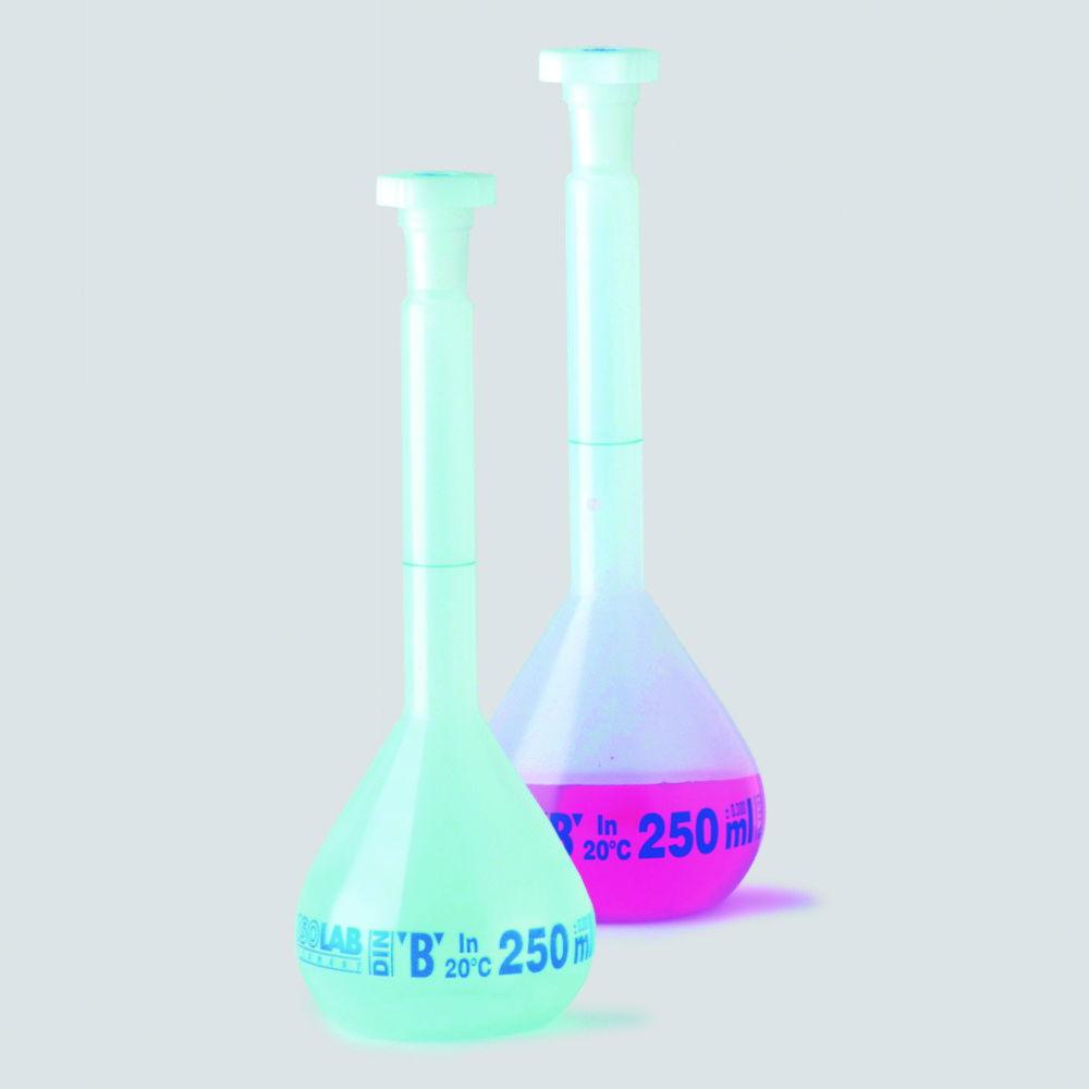 ISOLAB Volumetric Flask 100 mL, Clear PP, CL B, NS 14/23, PE Stopper, Blue Scale