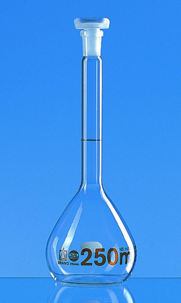 BRAND ETERNA Volumetric Flask, USP, BLAUBRAND, Class A, DE-M, 500 ml, NS 19/26, Boro 3.3, with PP Stopper, USP Individual Certificate

