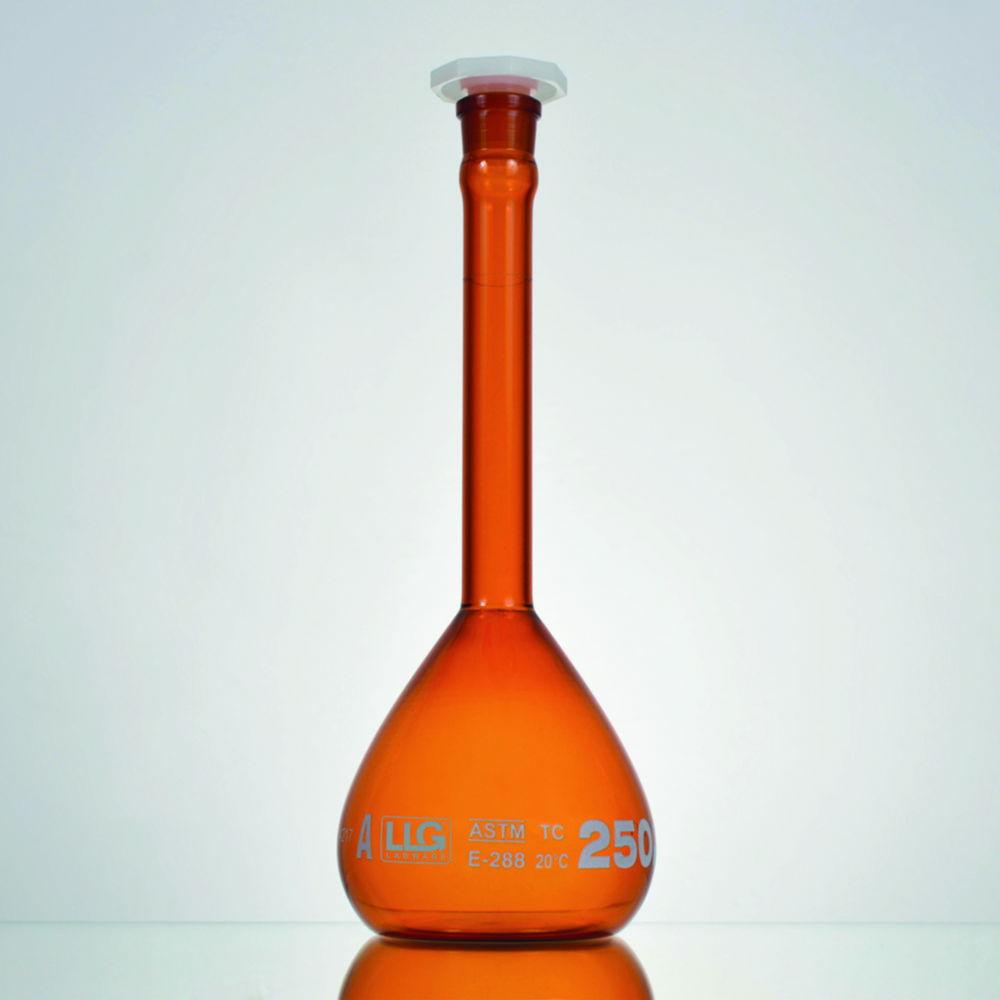 LLG Volumetric Flask 25 mL Boro 3.3 Amber Class A NS 10/19 PE Stopper White Scale Batch Certified, Pack of 2